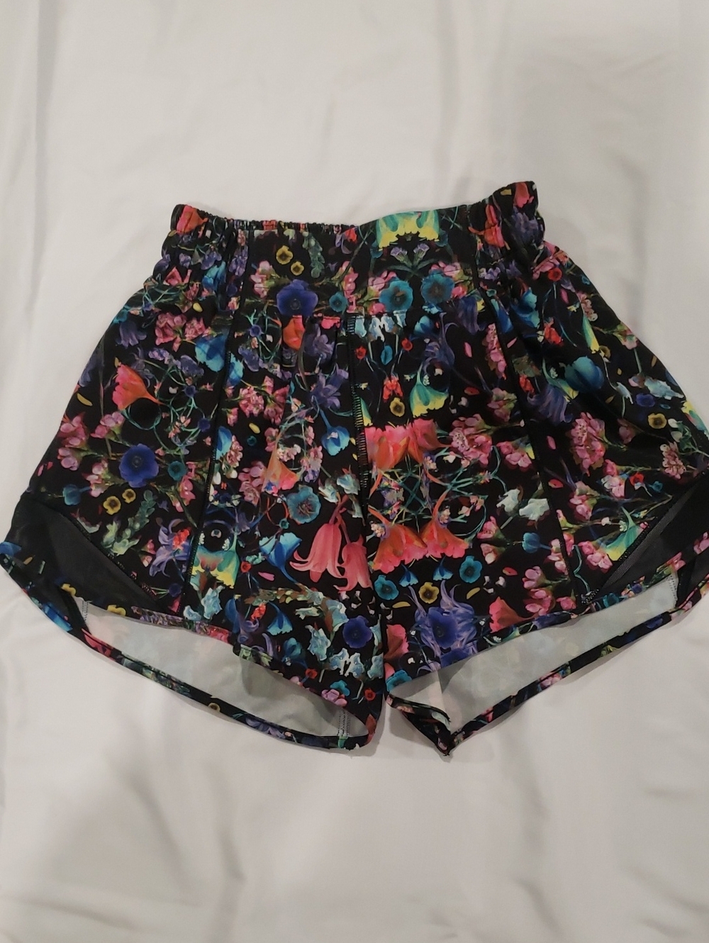 Lululemon Floral Printed Relaxed Women’s Shorts - Black Multicolor